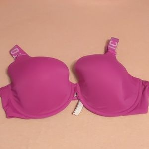 Victoria's Secret T-shirt 40DD